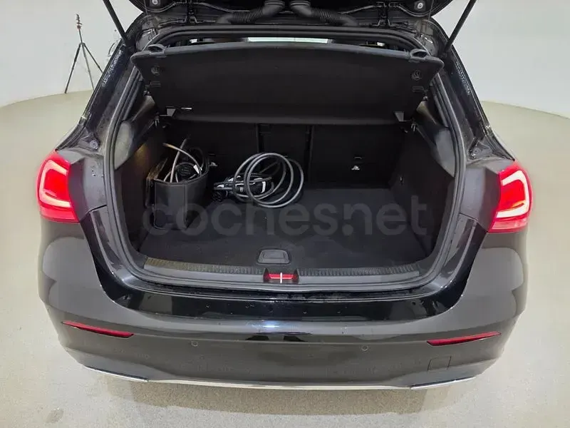 Usado Mercedes A250 218 CV (160 kW) 2021 Negro Berlina