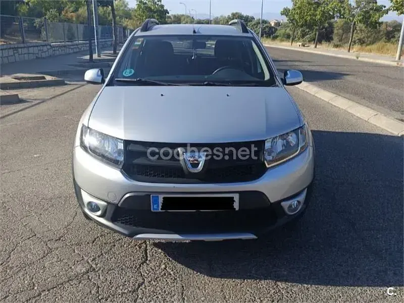 Usado Dacia Sandero Stepway 90 CV (66 kW) 2015 Blanco Berlina