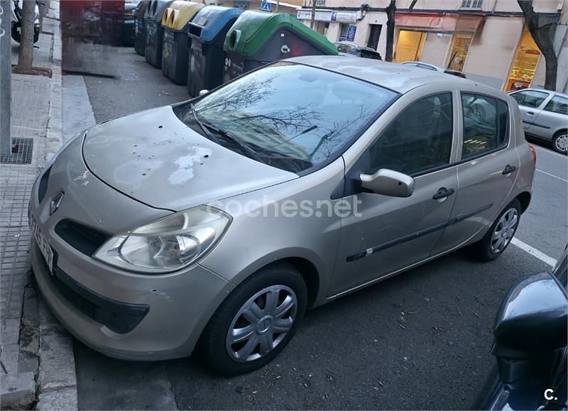 Usado Renault Clio II Privilege 85 CV (62 kW) 2006 Gris / plata Berlina
