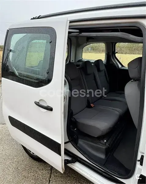Usado Peugeot Partner Tepee Active 92 CV (67 kW) 2015 Blanco Monovolumen