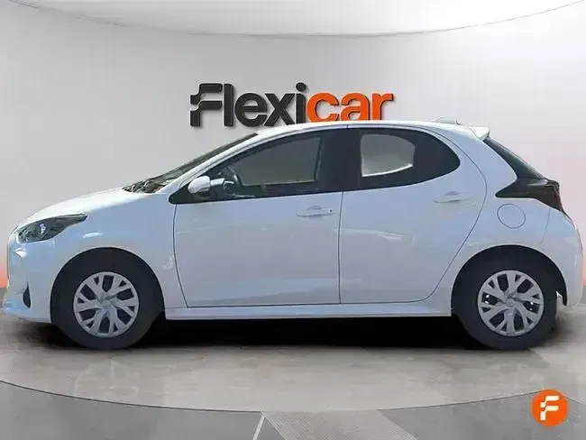 Usado Toyota Yaris 72 CV (52 kW) 2023 Blanco Utilitario