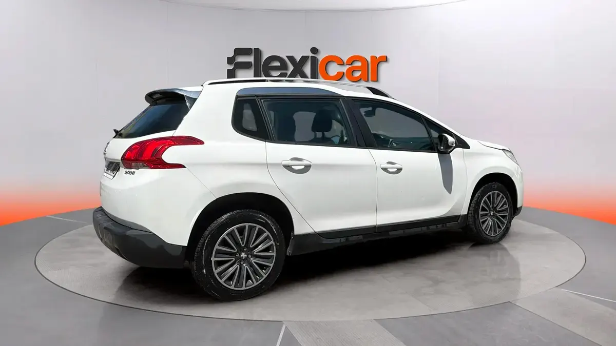 Usado Peugeot 2008 Allure 100 CV (73 kW) 2016 Blanco SUV