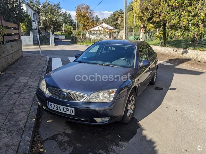 Usado Ford Mondeo Trend 115 CV (84 kW) 2003 Azul Berlina