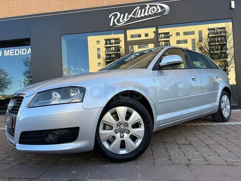 Usado Audi A3 Attraction 140 CV (102 kW) 2009 Gris / plata Utilitario