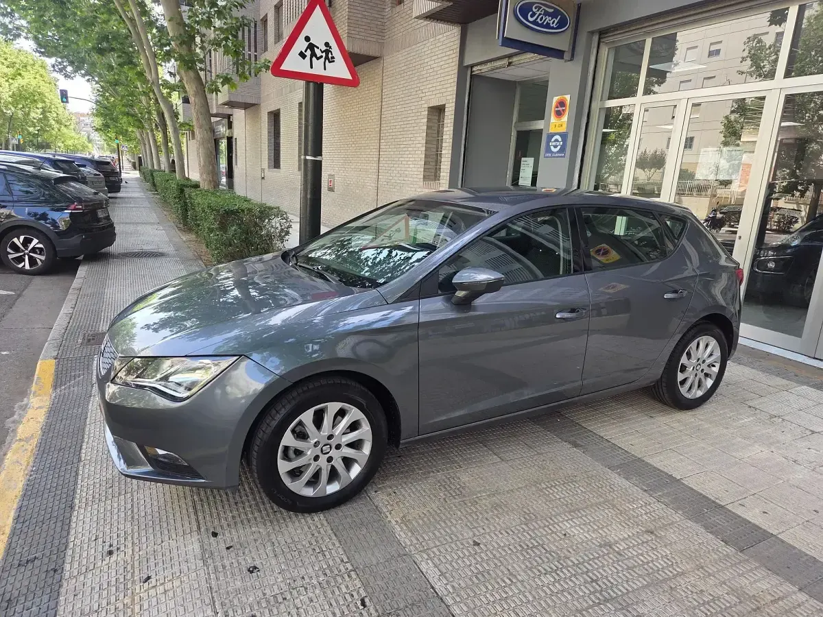 Usado Seat Leon Style 105 CV (77 kW) 2013 Gris Utilitario