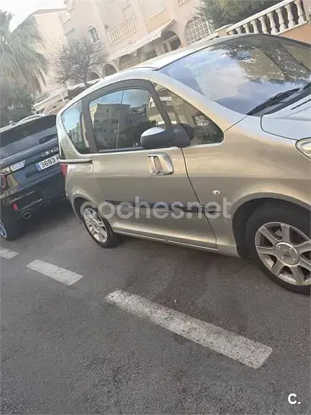 Usado Peugeot 1007 75 CV (55 kW) 2006 Gris / plata Monovolumen