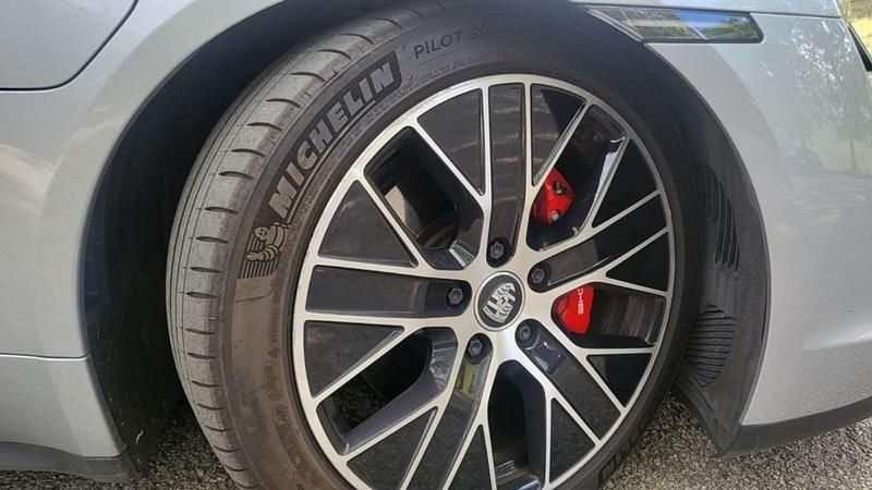 Usado Porsche Taycan 4S 389 kW (530 CV) 2021 Plateado Berlina