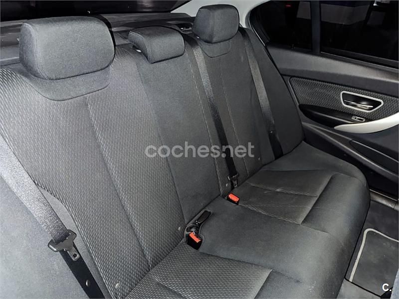 Usado Peugeot 5008 112 CV (82 kW) 2012 Negro Monovolumen