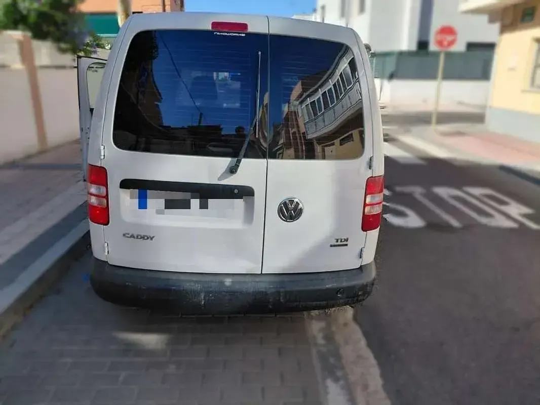 Usado VW Caddy 102 CV (75 kW) 2011 Blanco Monovolumen