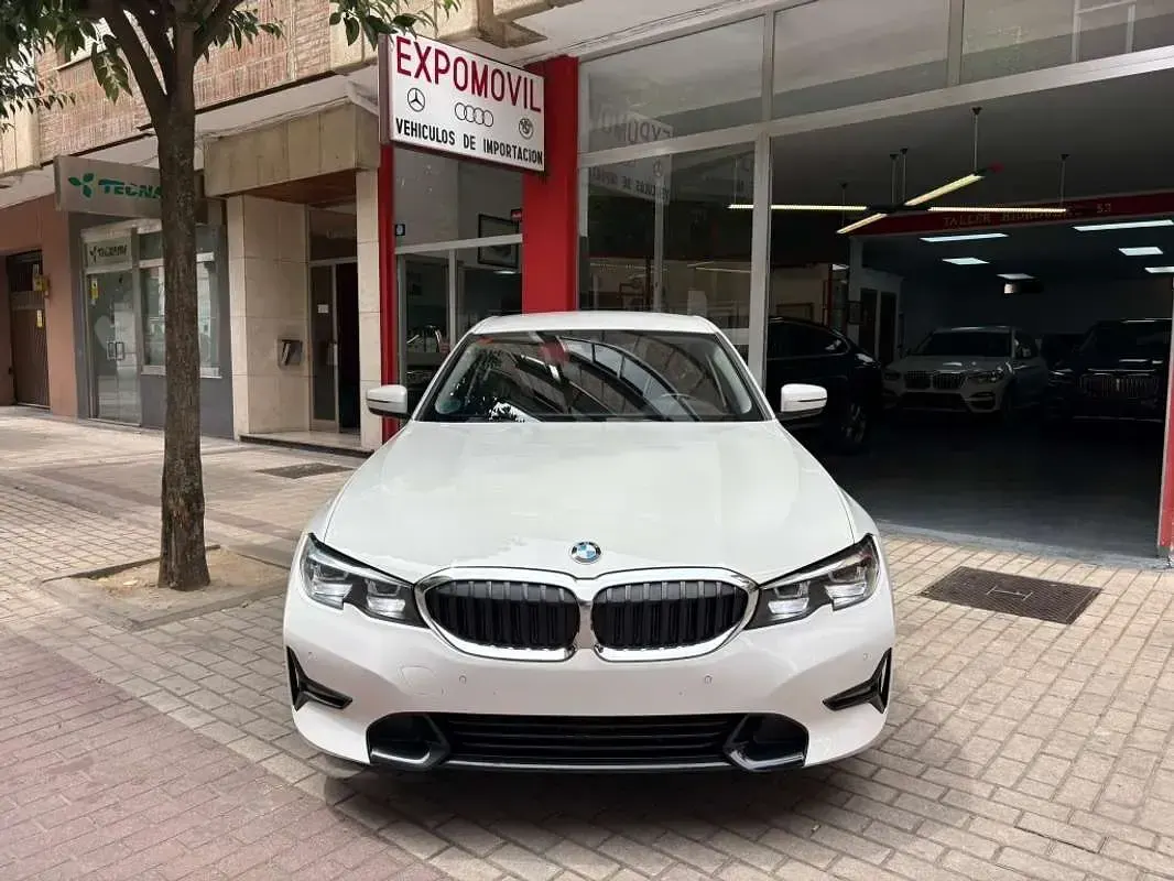 Usado BMW 318 Shadowline 150 CV (110 kW) 2021 Blanco Berlina