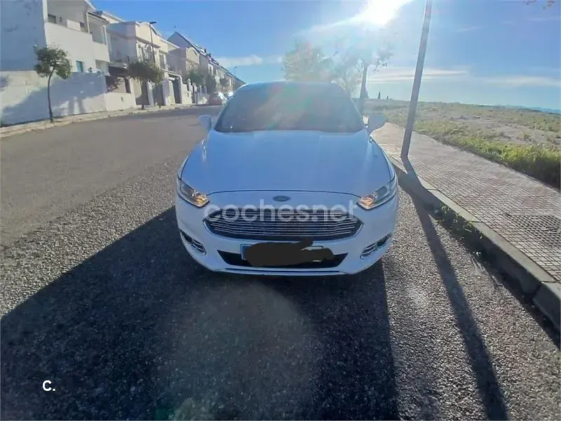 Usado Ford Mondeo Trend 115 CV (84 kW) 2015 Blanco Berlina