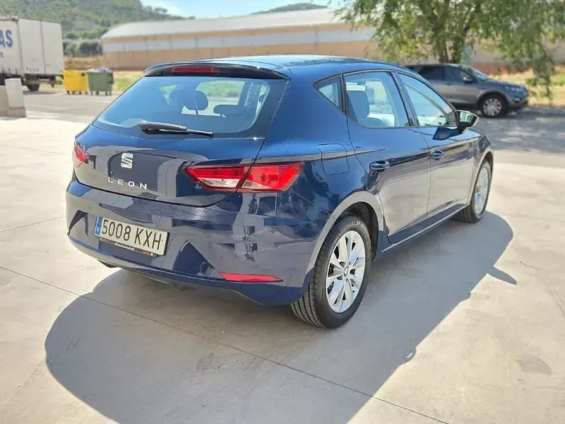 Usado Seat Leon Style 116 CV (85 kW) 2019 Azul Berlina