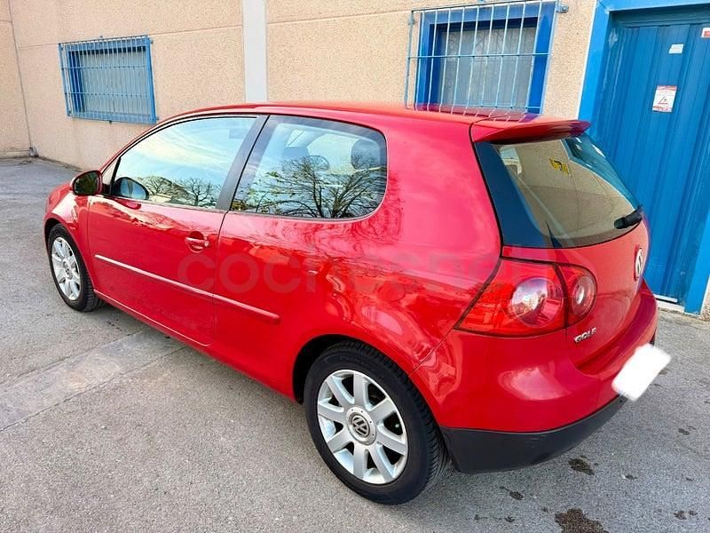 Usado VW Golf IV Highline 105 CV (77 kW) 2004 Rojo Berlina