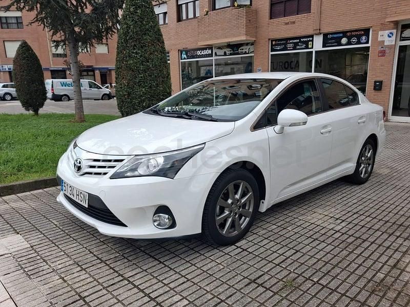Usado Toyota Avensis Advance 124 CV (91 kW) 2013 Blanco Berlina