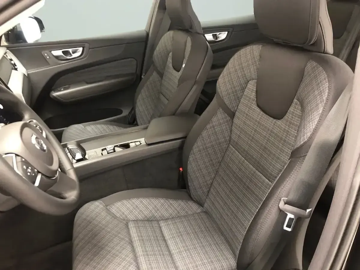 Usado Volvo XC60 197 CV (144 kW) 2023 Negro SUV