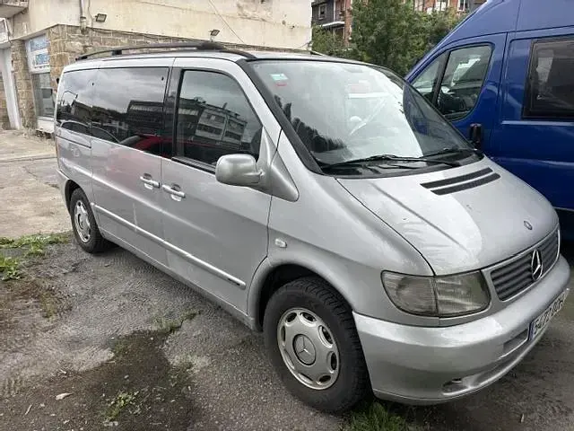 Usado Mercedes V220 122 CV (89 kW) 2000 Gris Monovolumen