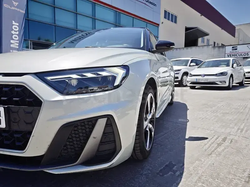 Usado Audi A1 Sportback S-Line 95 CV (69 kW) 2023 Gris / plata Utilitario