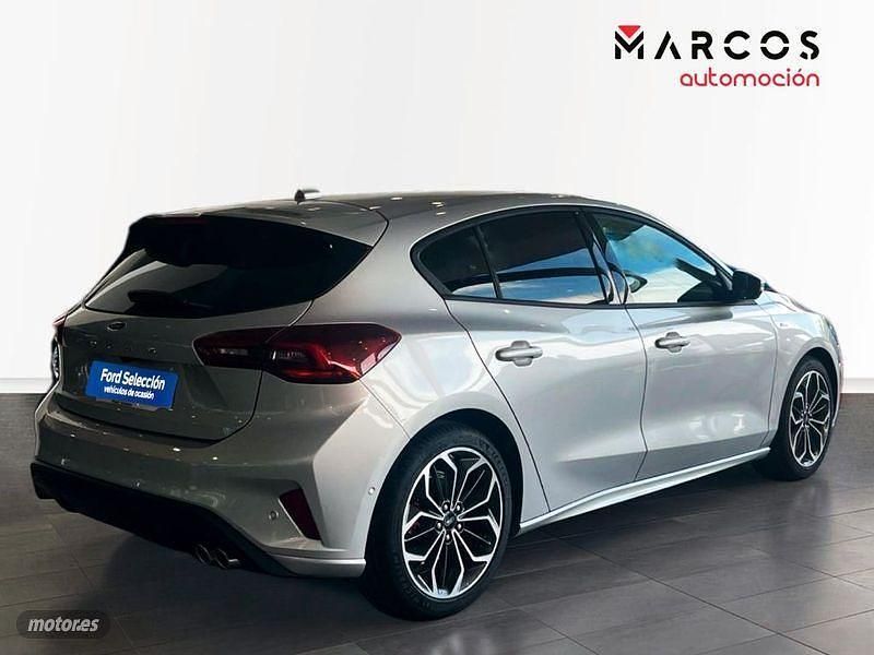 Usado Ford Focus ST-Line X 125 CV (91 kW) 2024 Plateado Berlina