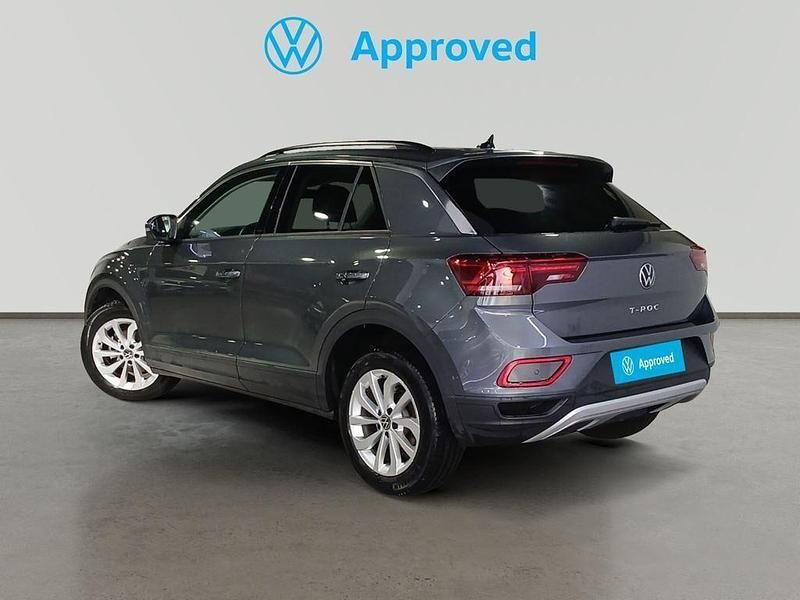 Usado VW T-Roc Life 150 CV (110 kW) 2024 Gris SUV