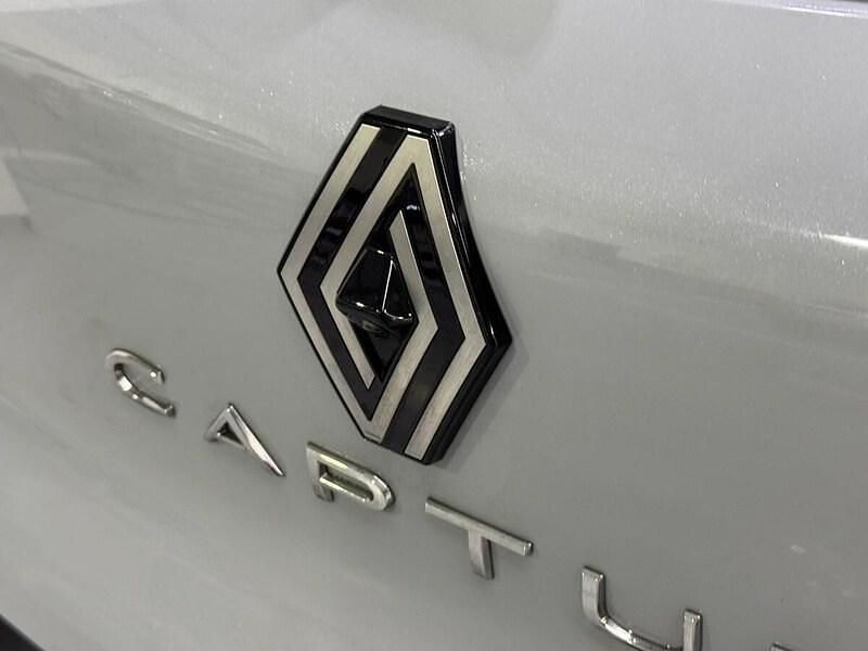 Usado Renault Captur Techno 145 CV (106 kW) 2025 Gris SUV