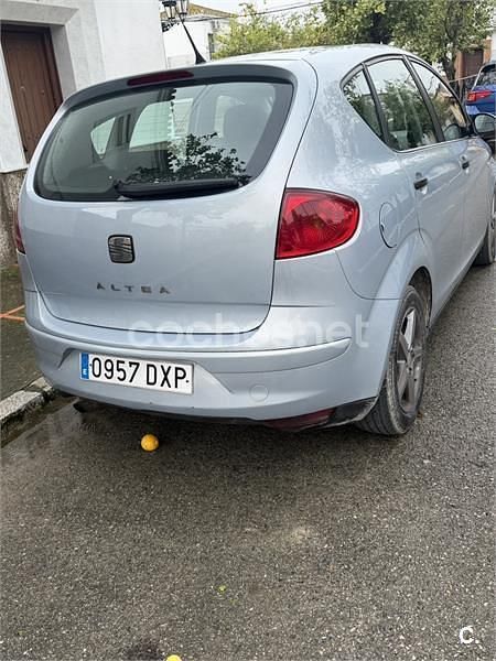 Usado Seat Altea 105 CV (77 kW) 2006 Gris / plata Monovolumen