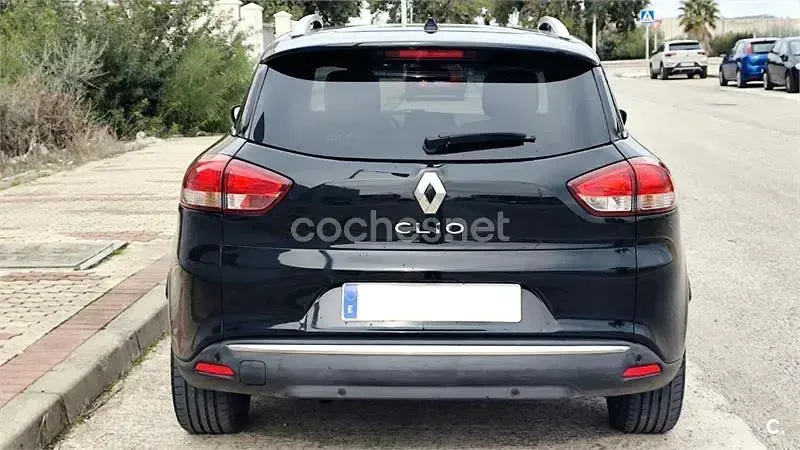 Usado Renault Clio Zen 90 CV (66 kW) 2018 Negro Familiar