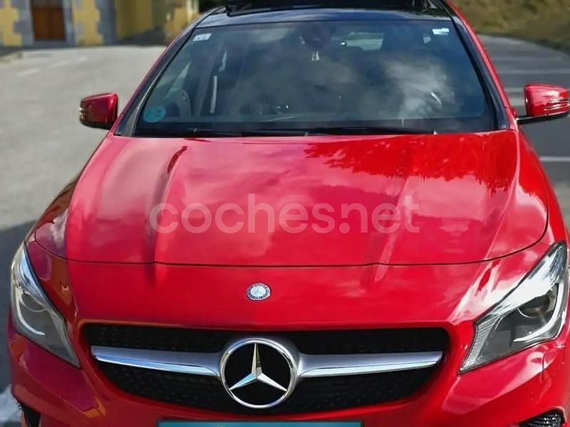 Usado Mercedes CLA220 Shooting Brake 177 CV (130 kW) 2016 Rojo Familiar