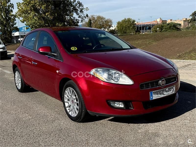 Granate Usado 2010 Fiat Bravo Emotion Utilitario | 4995 € (Precio justo) - Imagen 1/4