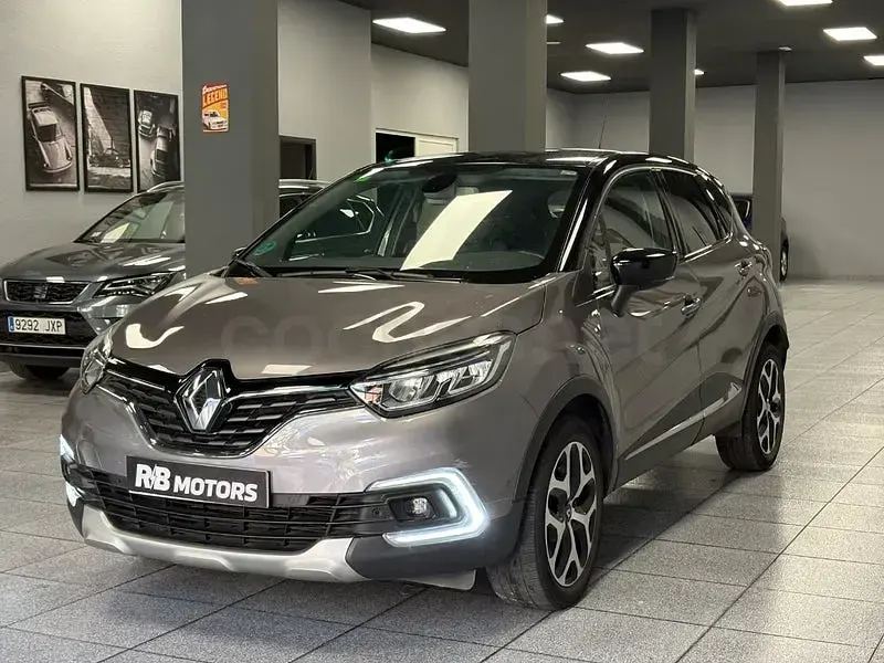 Usado Renault Captur Zen 120 CV (88 kW) 2017 Gris / plata SUV