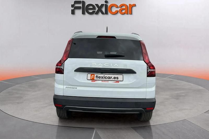 Usado Dacia Jogger Expression 110 CV (80 kW) 2023 Blanco Monovolumen