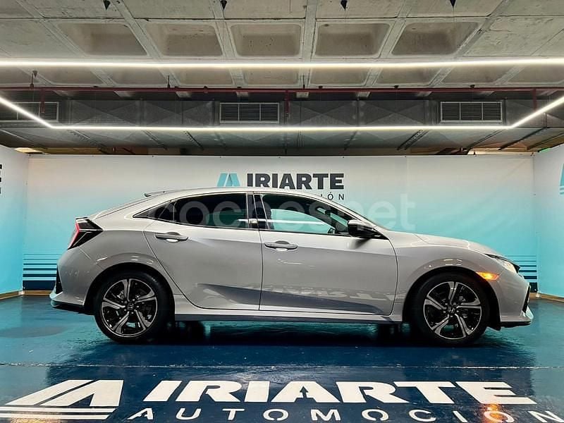 Usado Honda Civic Executive 129 CV (94 kW) 2018 Gris / plata Berlina