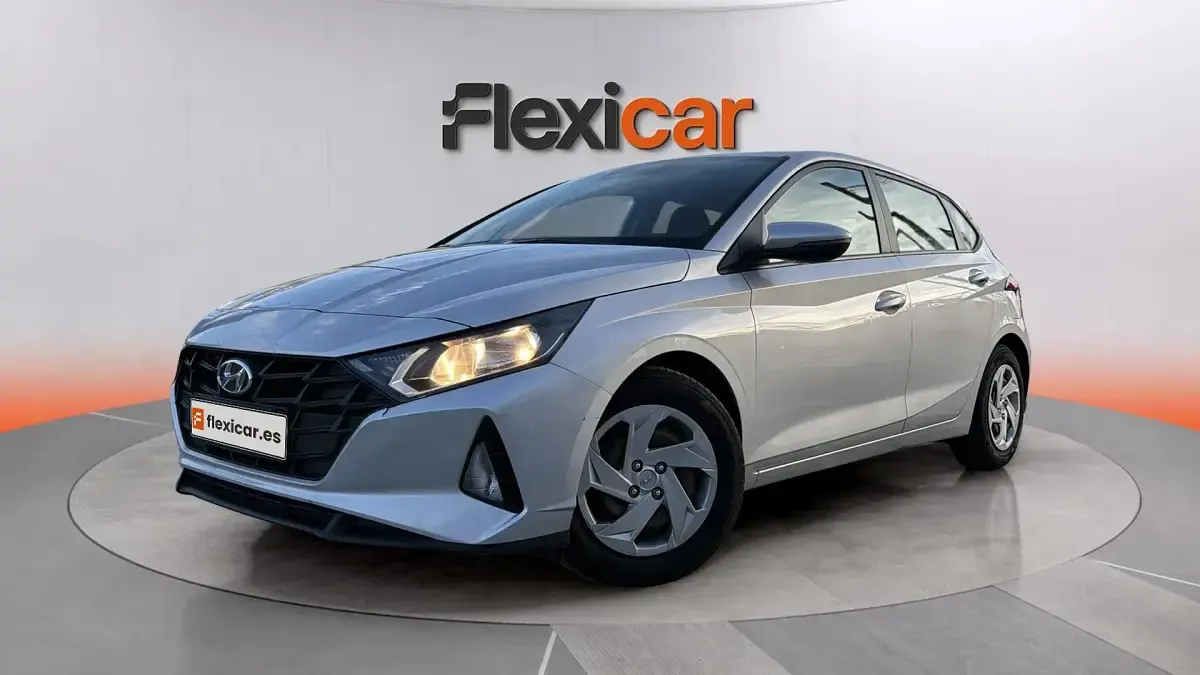 Usado Hyundai i20 84 CV (61 kW) 2022 Gris Utilitario