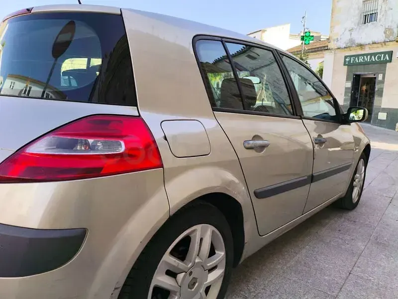 Usado Renault Mégane II Dynamique 130 CV (95 kW) 2008 Beige Berlina