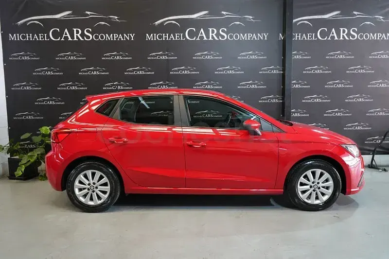 Usado Seat Ibiza Style 90 CV (66 kW) 2019 Rojo Utilitario