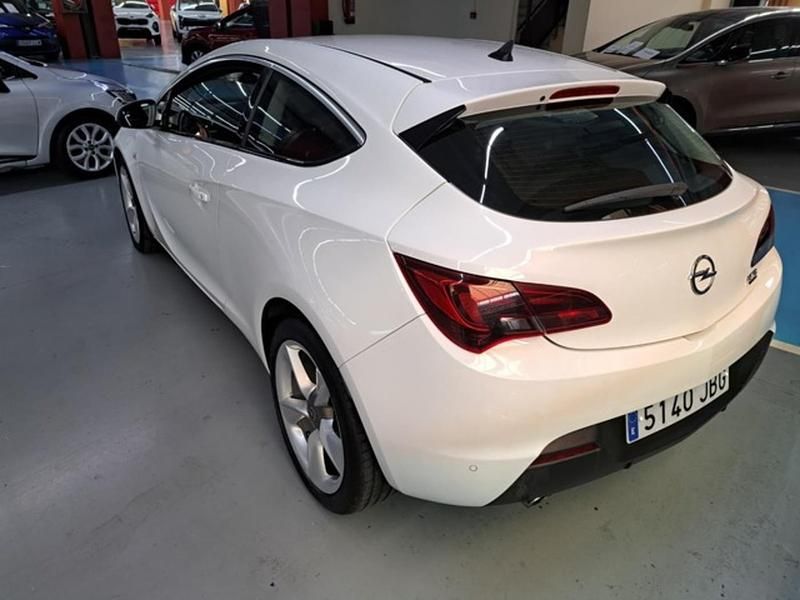 Usado Opel Astra GTC Sportive 140 CV (102 kW) 2015 Utilitario