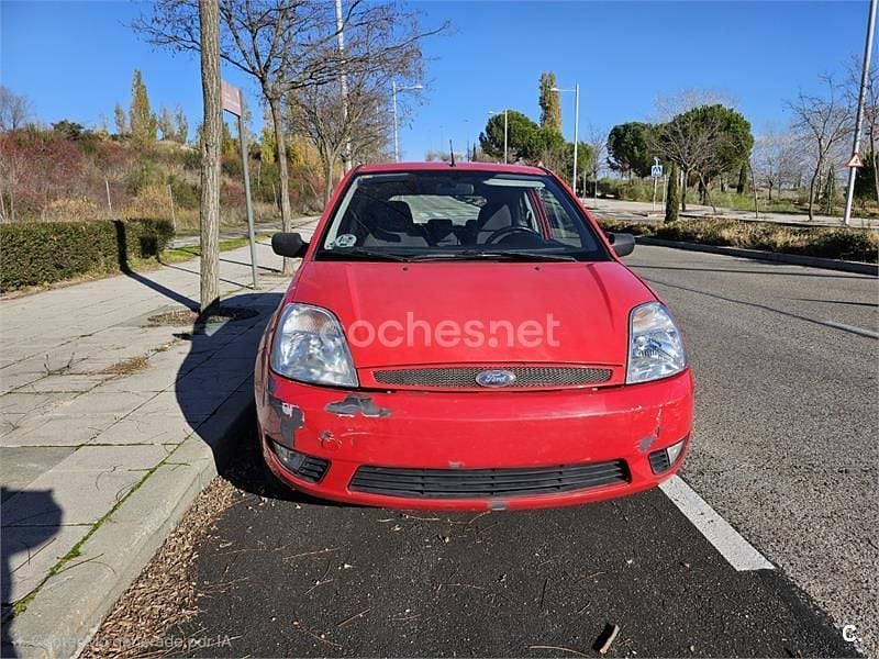 Rojo Usado 2003 Ford Fiesta Trend Coupe | 2650 € (Precio justo) - Imagen 1/4