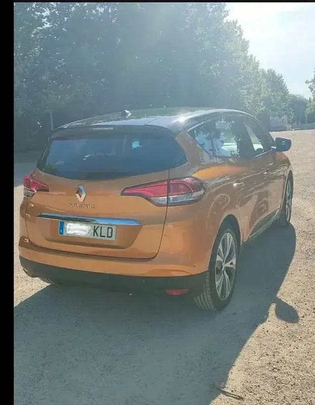 Usado Renault Scénic IV Zen 159 CV (116 kW) 2018 Naranja Monovolumen