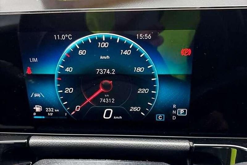 Usado Mercedes B180 116 CV (85 kW) 2021 Negro Monovolumen