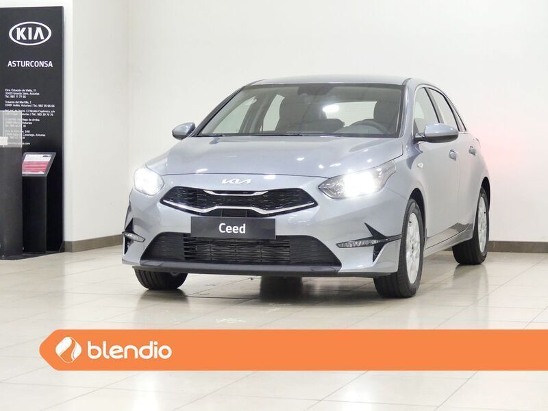 Gris Usado 2023 Kia Ceed Utilitario | 22.200 € (Caro) - Imagen 1/4