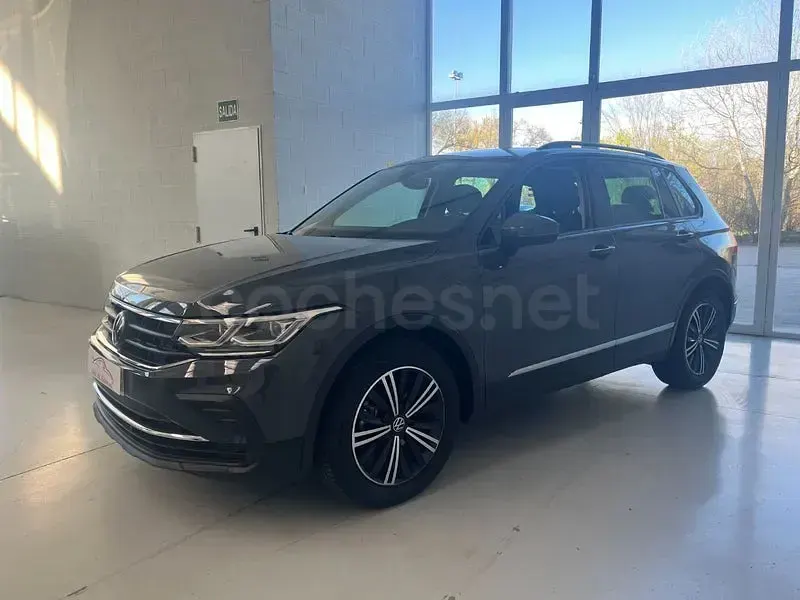 Usado VW Tiguan Life 150 CV (110 kW) 2022 Gris SUV