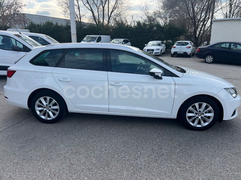 Usado Seat Leon Style 115 CV (84 kW) 2019 Blanco Familiar