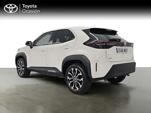 Używany Toyota Yaris Hybrid Active 116 KM (85 kW) 2023 Biały Pickup
