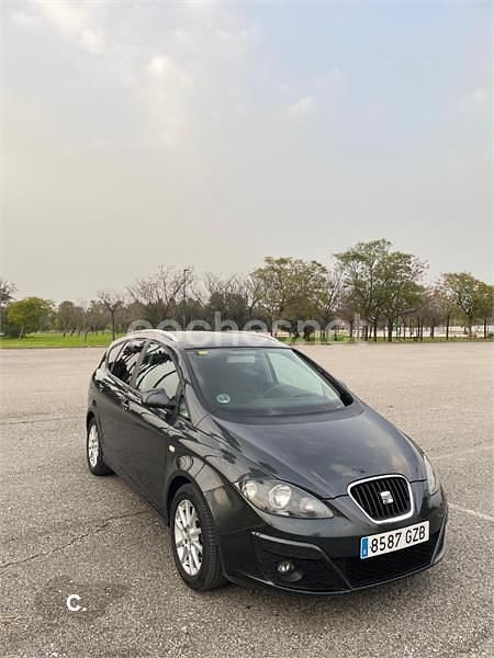 Usado Seat Altea XL Style 105 CV (77 kW) 2010 Gris / plata Monovolumen