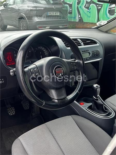 Usado Seat Leon Reference 140 CV (102 kW) 2006 Gris / plata Utilitario