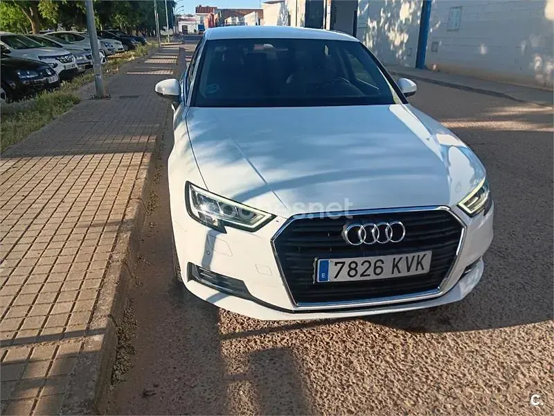Usado Audi A3 116 CV (85 kW) 2019 Blanco Berlina