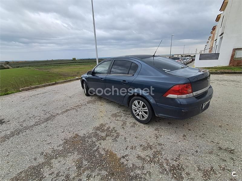 Usado Opel Astra Edition 110 CV (80 kW) 2010 Azul Berlina