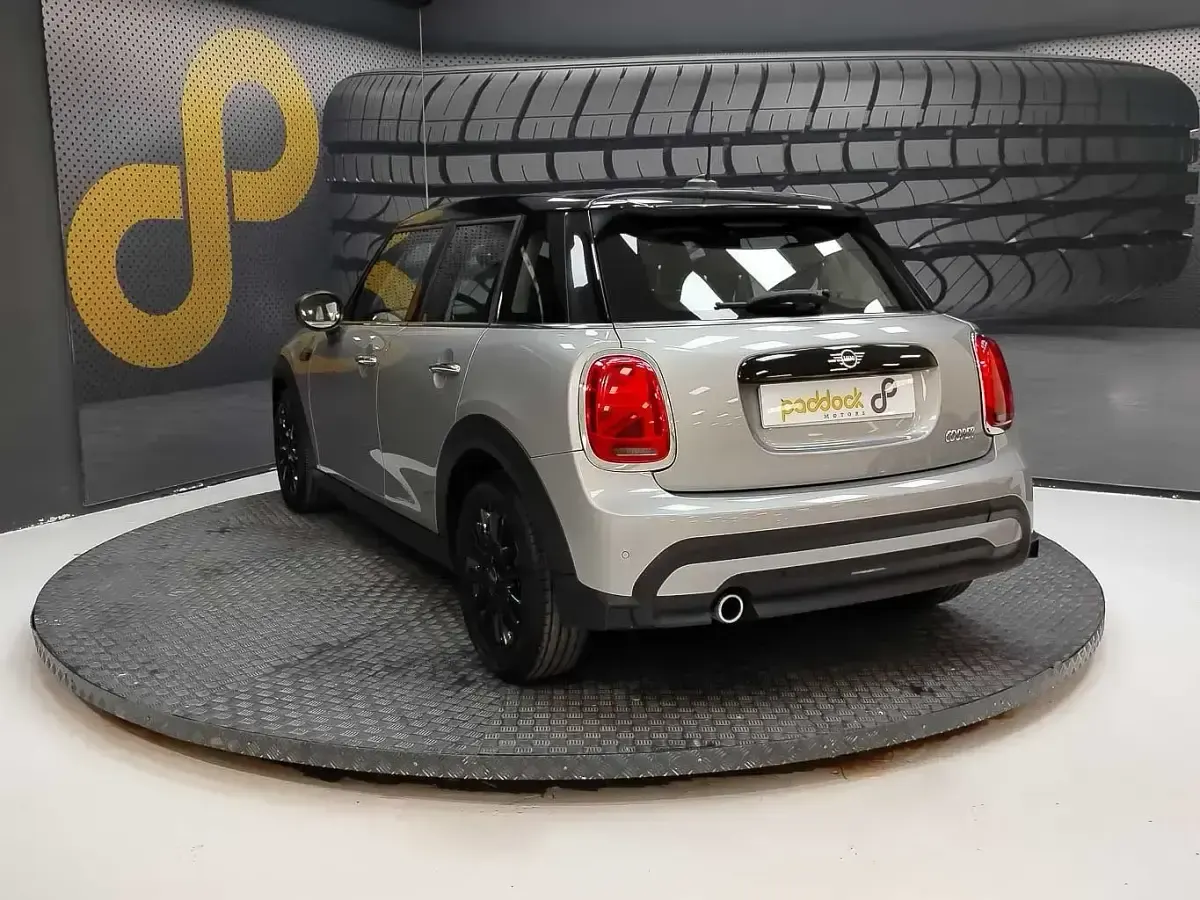 Usado Mini Cooper 136 CV (100 kW) 2023 Gris / plata Utilitario