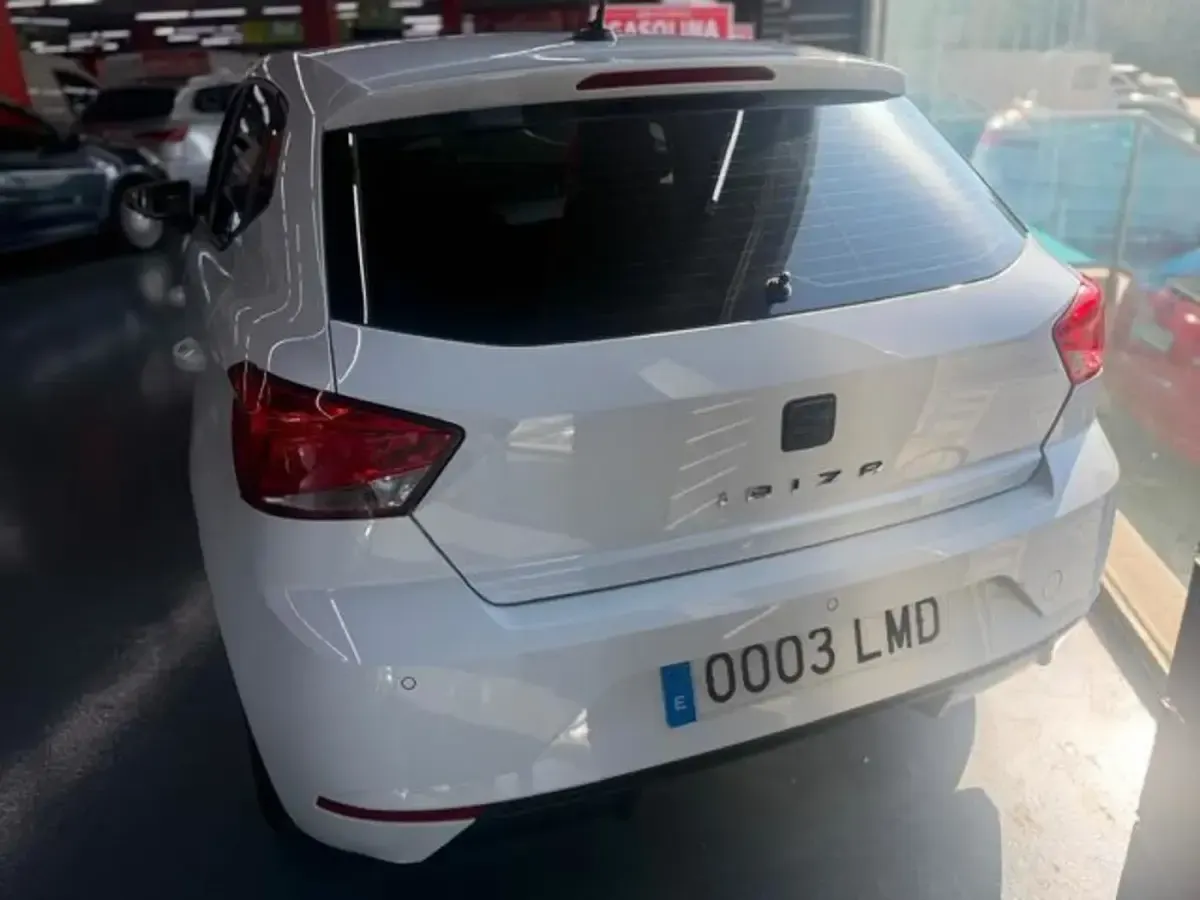 Usado Seat Ibiza Style 95 CV (69 kW) 2021 Blanco Utilitario