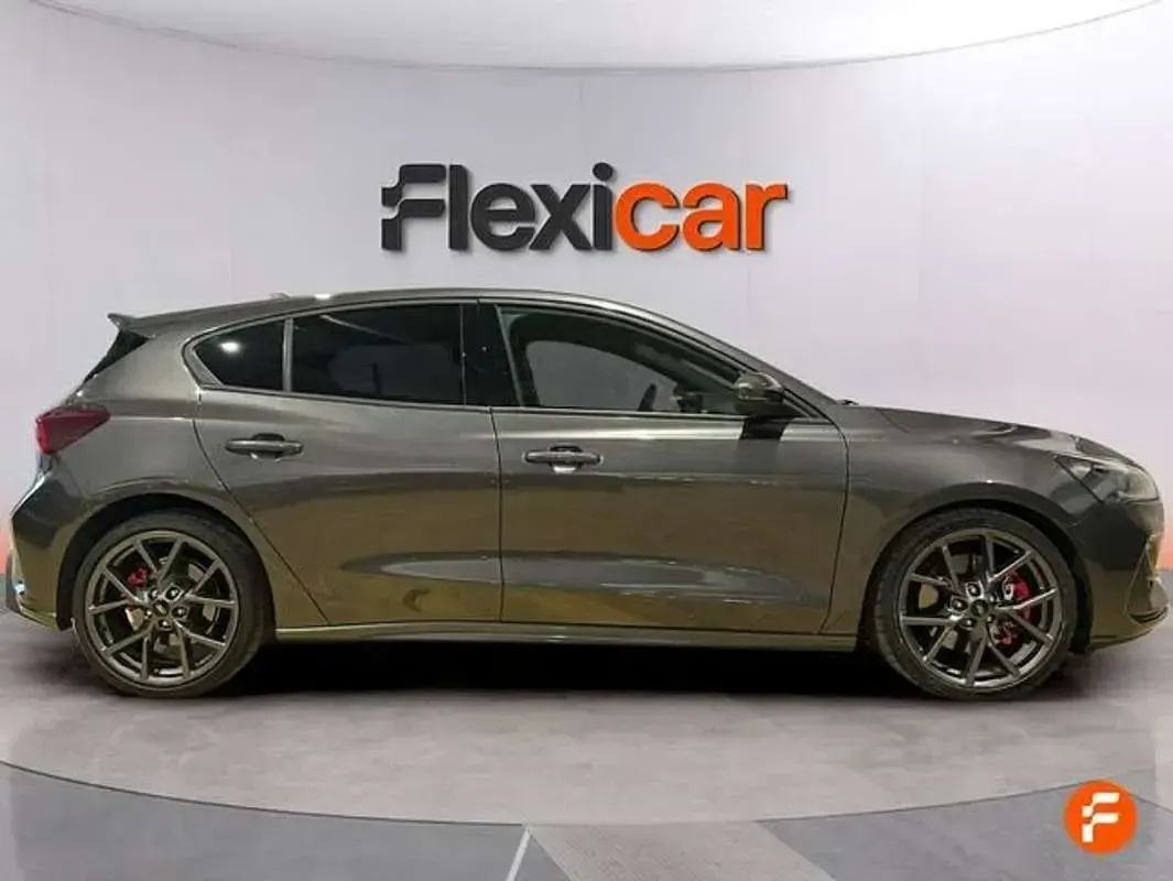 Usado Ford Focus ST 280 CV (205 kW) 2025 Gris Utilitario