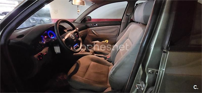 Usado VW Passat Edition 101 CV (74 kW) 2002 Verde Berlina